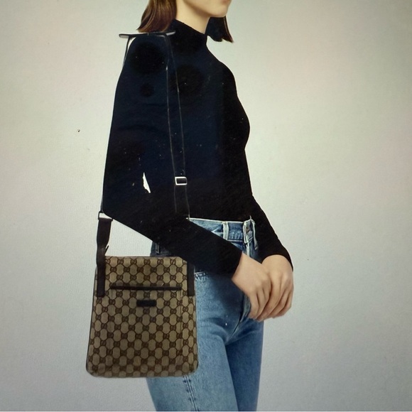 Gucci GG Canvas Messenger Monogram Bag - Picture 2 of 13